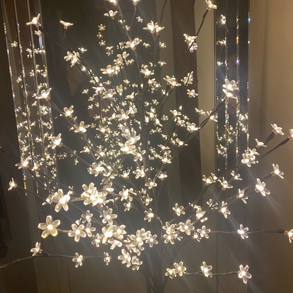 🌸NEW CHERRY BLOSSOM TREE INDOOR OUTDOOR 5 FOOT LED WITH BOX. CAN USE TO DECOR. - Picture 9 of 16